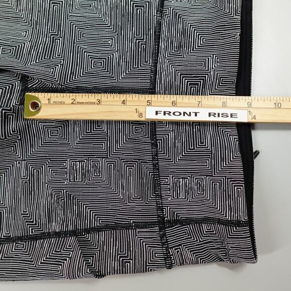 Lululemon Crop Leggings 6 Black Geo Doodle Print Athleisure - Picture 15 of 16